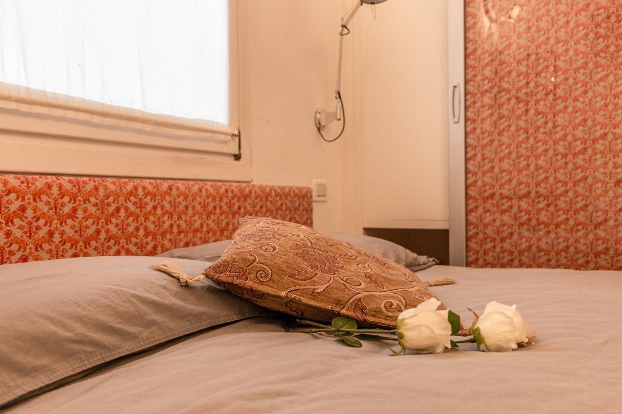 Gold And Red - The Venetian Style With Terrace Apartment Ngoại thất bức ảnh