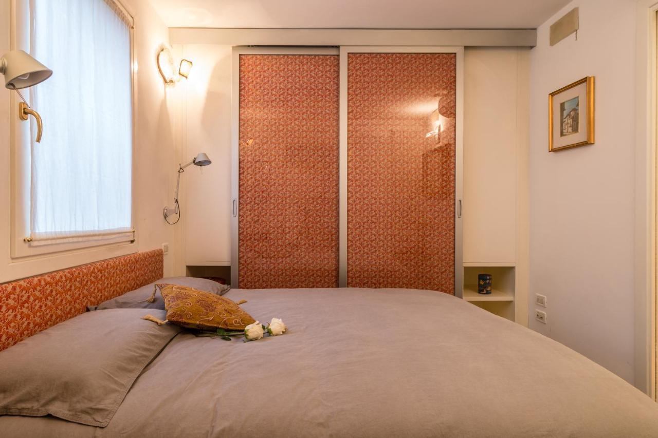 Gold And Red - The Venetian Style With Terrace Apartment Ngoại thất bức ảnh